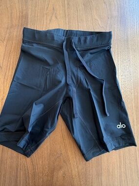 ALO YOGA LINERS